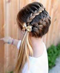 Pour dénicher des robes de demoiselles d'honneur pour les petites filles à prix cassé, chouchourouge est un incontournable. 39 Idees De Coiffure Petites Demoiselles D Honneur Coiffure Coiffure Petite Fille Mariage Coiffure Fillette Mariage