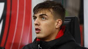 Oktober 2001 in mailand) ist ein italienischer fußballspieler. Serie A Daniel Maldini Nach Paolo Und Cesare Dritte Maldini Generation Bei Milan