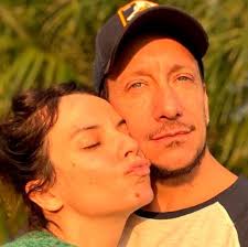 Nico Vázquez y Gimena Accardi disfrutan de Necochea y Arenas Verdes El  actor Nicolás Vázquez y su esposa, la actriz Gimena Accardi, pasan unos  días de vacaciones en la costa loberense de