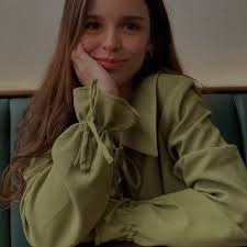 Zoe Herrera (@Zooey_Herrera)