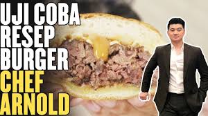 Hamburger dengan daging burger homemade bisa anda jadikan alternatif kudapan saat momen istimewa, seperti acara ulang tahun si buah hari atau sekedar bento bekal sekolahnya. Resep Burger Mcdonald S Ala Chef Youtube