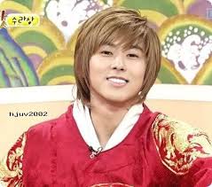 Celebrities With Really Small Faces