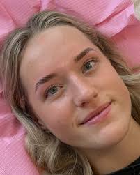 BROWS AND A SHOW 🩷 Not a confident singer HAHAHAHAH bless @taylor.lamay  for being such a good sport ☠️