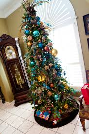 You can't think of christmas without thinking or ornaments! Show Me Top 4 Reasons To Theme My Christmas Tree Show Me Decorating