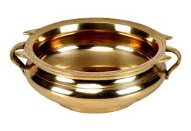 Brass Uruli In Bell Metal A Variety Of Bronze Uruli A Traditional Cookware Used In Kerala A Souther Indian Kitchen Utensils Indian Home Decor Indian Spices