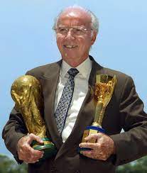 A través de su cuenta de facebook, ronaldo le dedicó algunas palabras a mario zagallo, a quien considera como su padre, pues le agradeció todo lo que vivieron en la época en que coincidieron en la cancha y le externó sus mejores deseos. Fifa World Cup Feliz Aniversario Mario Zagallo The Facebook