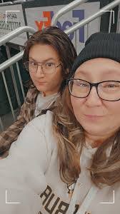 Elizabeth Louden's Instagram, Twitter & Facebook