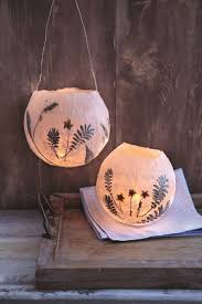 Gepresste Blumen Luftballon Bekleben Blumen Drauf Trocknen Lassen Luftballon Pieks Lampion Basteln Papiermache Projekte Bastelarbeiten Aus Papier Und Pappe
