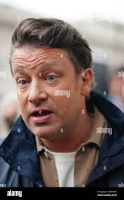 Jamie oliver in glasgow hi-res stock photography and images