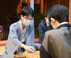 Jun 29, 2021 · 藤井王位（左）と挑戦者の豊島竜王（右）を激励した河村市長＝名古屋市中区三の丸1の名古屋能楽堂で ãŠ ã„ãŠèŒ¶æ¯ç¬¬62æœŸçŽ‹ä½æˆ¦ 7ç•ªå‹è² ç¬¬1å±€ã§å¯¾å±€å‰ã«é§'ã‚'ä¸¦ã¹ã‚‹è±Šå³¶å°†ä¹‹ç«œçŽ‹ å³ã¯è—¤äº•è¡å¤ªçŽ‹ä½ åå¤å±‹å¸‚ä¸­åŒºã®åå¤å±‹èƒ½æ¥½å ‚ ä»£è¡¨æ'®å½± ã‚¹ãƒãƒ‹ãƒ Sponichi Annex èŠ¸èƒ½