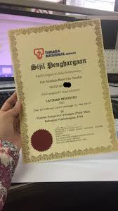 Berisi contoh surat permohonan kerja, permohonan bantuan dana kegiatan, permohonan izin, dinas, kerjasama, beasiswa, permohonan maaf, dsb. Latihan Industri Di Tnb