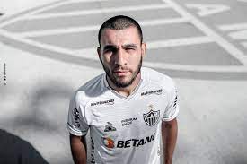 In 2010, he was loaned to democrata fc (back then, a club which was made up entirely of atlético mineiro's youth players), to play in campeonato mineiro third level. G2iibtt8y2ayem