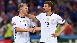 Head coach louis van gaal, müller finished the season a bundesliga champions and dfb pokal winner. Dfb Team Schweinsteiger Befurwortet Muller Ruckkehr Br24