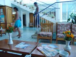 Spațiile de cazare sunt prevăzute cu baie proprie, televizor cu cablu și balcon*. Hotel Vraja Marii Eforie Nord Romania