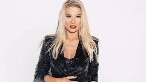 Την γνωρίζουν από τα…ποδια της. Faih Skorda Aytos Einai O Neos Ths Syntrofos Oi Prwtes Celebrities Eidhseis