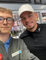 Lisa Bowman (@Lisa08939759)