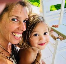 While we are in Corfu we have the great joy to hang out with Manose's and  Maya's little angel Karuna. I have never had the desire to have a child of  my