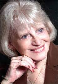 Carolyn Helgeson's Instagram, Twitter & Facebook