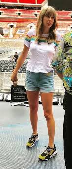 A complete history of taylor swift's style. Pin On Taylor Swift