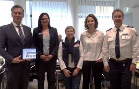 U kunt deze bank ook bestellen met een comfortabele longchair. Polizei Hessen Sicherheitsberater Fur Senioren Auf Dem Weg Ins Digitale Zeitalter