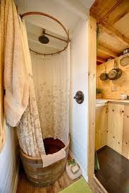 Tiny Tack House In Einem Kleinen Haus Interview Gross Leben Haus Und Deko Tinyhousebathroom With Images Tiny House Bathroom Tiny House Design Tiny Spaces