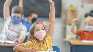 Tout cela nous semble très anxiogène, donc mauvais pour la santé, et surtout contraire à la mission éducative telle que nous l'entendons, qui. Port Du Masque A L Ecole Des Enfants Nous Racontent Leur Premiere Journee Magicmaman Com