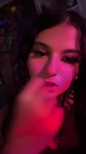 Mandy Looney's Instagram, Twitter & Facebook