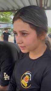 Yo escuchando a un cliente preguntando que cuánto es lo menos