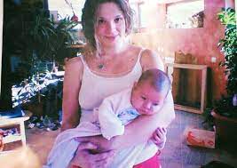 Sau sunt tinuti / tinute sclavi : Doliu In Lumea ArtisticÄƒ Din Romania A Murit Azi Noapte Pe Patul De Spital La Doar 37 De Ani