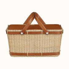 Our baskets come equipped with the basics to have a wonderful picnic meal. Picnic Basket Hermes Canada