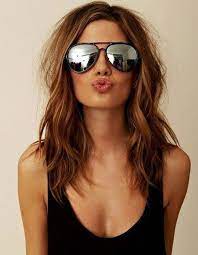 Cheveux Ondules Coiffure Automne Hiver 2016 Cheveux Ondules De Jolies Coiffures Pour Un Volume Maitrise Elle Jolie Coiffure Coupe De Cheveux Coiffure