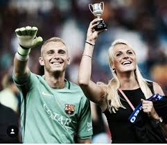 Copa del rey final match winning player's original trophy. Barca Wags Joan And Jasper At The Celebration Of The Copa Del