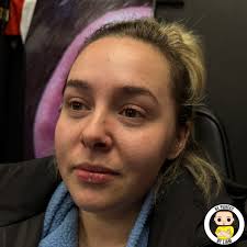 Had to share this class Ashley Piercing I did for @niicole_murray this  morning. I love doing these challenging piercings anyway but how amazing  does the gold tribead look in Nicole's Ashley 👌 -