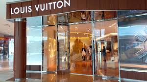 The food court is beautiful with a lot of choices. Louis Vuitton Aventura Mall Florida August 20 2018 Youtube