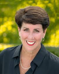 Kristin Hebert's Instagram, Twitter & Facebook