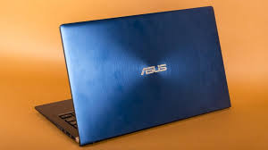 Zenbook 14 heralds a new era of ultraportable design, with an ultracompact, ultralight chassis. Asus Zenbook 14 Ux433fa Review The Smallest 14in Laptop In The World Expert Reviews