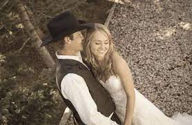 See full list on celebsages.com Heartland Star Amber Marshall Discusses Her Two Weddings Showbiz