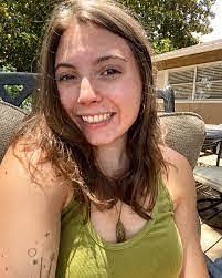 Brittany Dear's Instagram, Twitter & Facebook