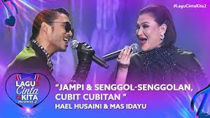 Disebut sebagai ratu gelek malaysia. Hael Husaini Mas Idayu Jampi Senggol Senggolan Cubit Cubitan Lagu Cinta Kita 2 2020 Youtube