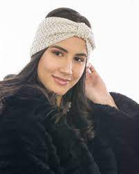 Vous pouvez enjoliver votre look d'amour avec ce magnifique chouchou pour cheveux en toutes circonstances aussi bien en hiver qu'en été. Comment Mettre Un Bandeau Cheveux En 2021 Lady Corner