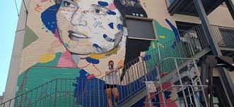 Un Mural De Rosalind Franklin Ilustra La Fachada De Un Instituto De Xirivella