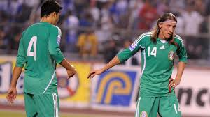 Macías, ambriz y chicharito marcan una semana de contrastes para el futbol mexicano las posibles salidas del delantero y técnico al futbol europeo contrastan con las lesiones que afectan a la. En La Seleccion Mexicana Quienes Y Cuantos Naturalizados Han Jugado En La Historia Goal Com