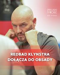 Już dzisiaj w odcinku pojawi się Iwo, którego zagra Redbad Klynstra. Witamy  na pokładzie "Pierwszej miłości" 👏🔥