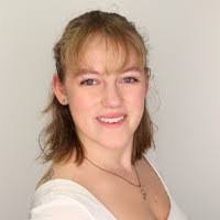 Kim Gratton's Instagram, Twitter & Facebook