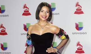 Pepe aguilar, ángela aguilar y canelo álvarez nos emocionaron con la entrada. Angela Aguilar Se Molesta Con Su Papa Por Defenderla Luego Del Alboroto Por Como Canto El Himno La Opinion