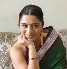 Try out Mawa Jalebis from JJ Jalebi, Piping Hot Jalebis served with Rabdi  is surely worth a try. Checkout the 7 legendary Desserts in Mumbai  youtu.be/WYyiNEfYLDY