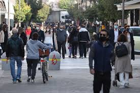 Ενδιάμεσες εκπτώσεις με ανοικτά εμπορικά καταστήματα την κυριακή. Poia Katasthmata 8a Einai Anoixta Thn Teleytaia Kyriakh Toy Xronoy Ta Nea