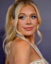 photo credit below: David Becker: 1, 4, 5 Brian Friedman: 2, 6 Michael  Tran: 3