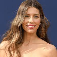 From honey brown to blonde, these highlights look beachy and add touches of natural lightness regardless of how you style your black hair. 25 Examples Of Bright Honey Brown Hair