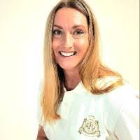 Ariane Beyer's Instagram, Twitter & Facebook